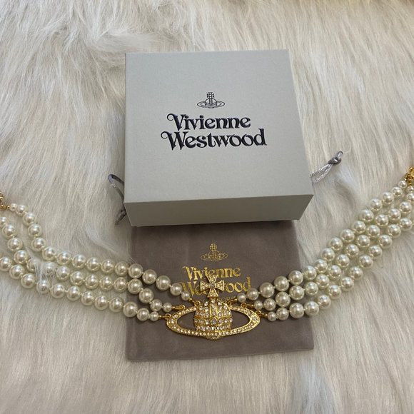 👉Vivienne Westwood Gold Triple Pearl Necklace👈
